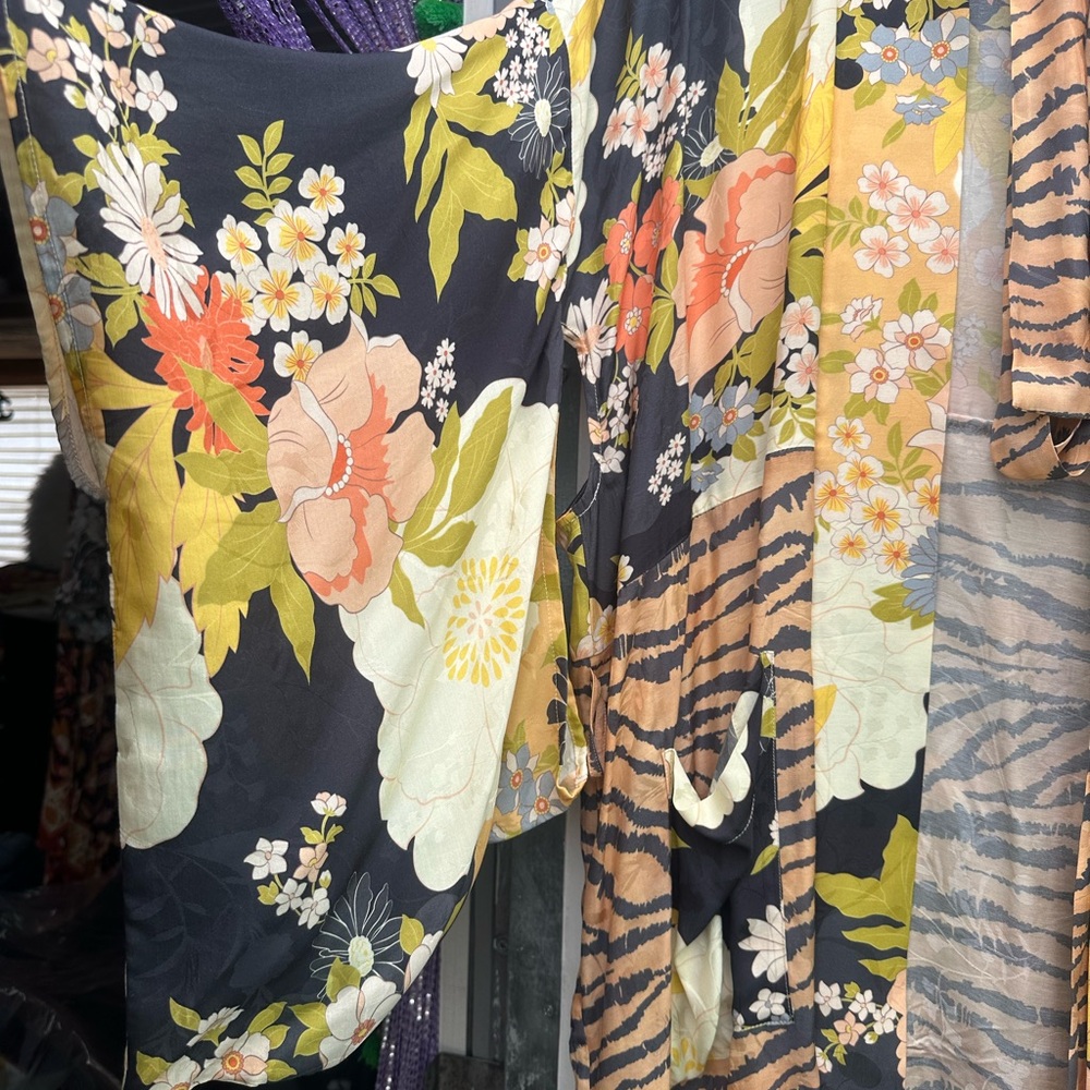 Spell Kimono - Picture 2 of 8